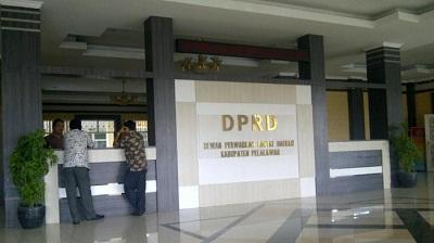 Rapat Dewan Pelalawan Sepi Peserta, Ketua Dewan Kesal